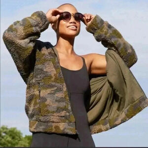NEW OFFLINE by Aerie OVERSIZED Camo Sherpa Full Zip Jacket Size S